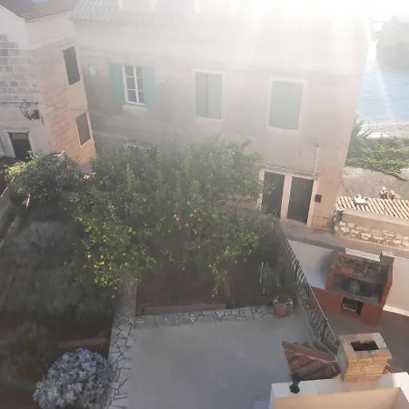 Apartments Villa Beba Komiza Exterior photo