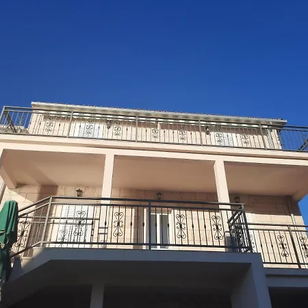 Apartments Villa Beba Komiza Exterior photo