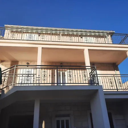 Apartments Villa Beba Komiza Exterior photo