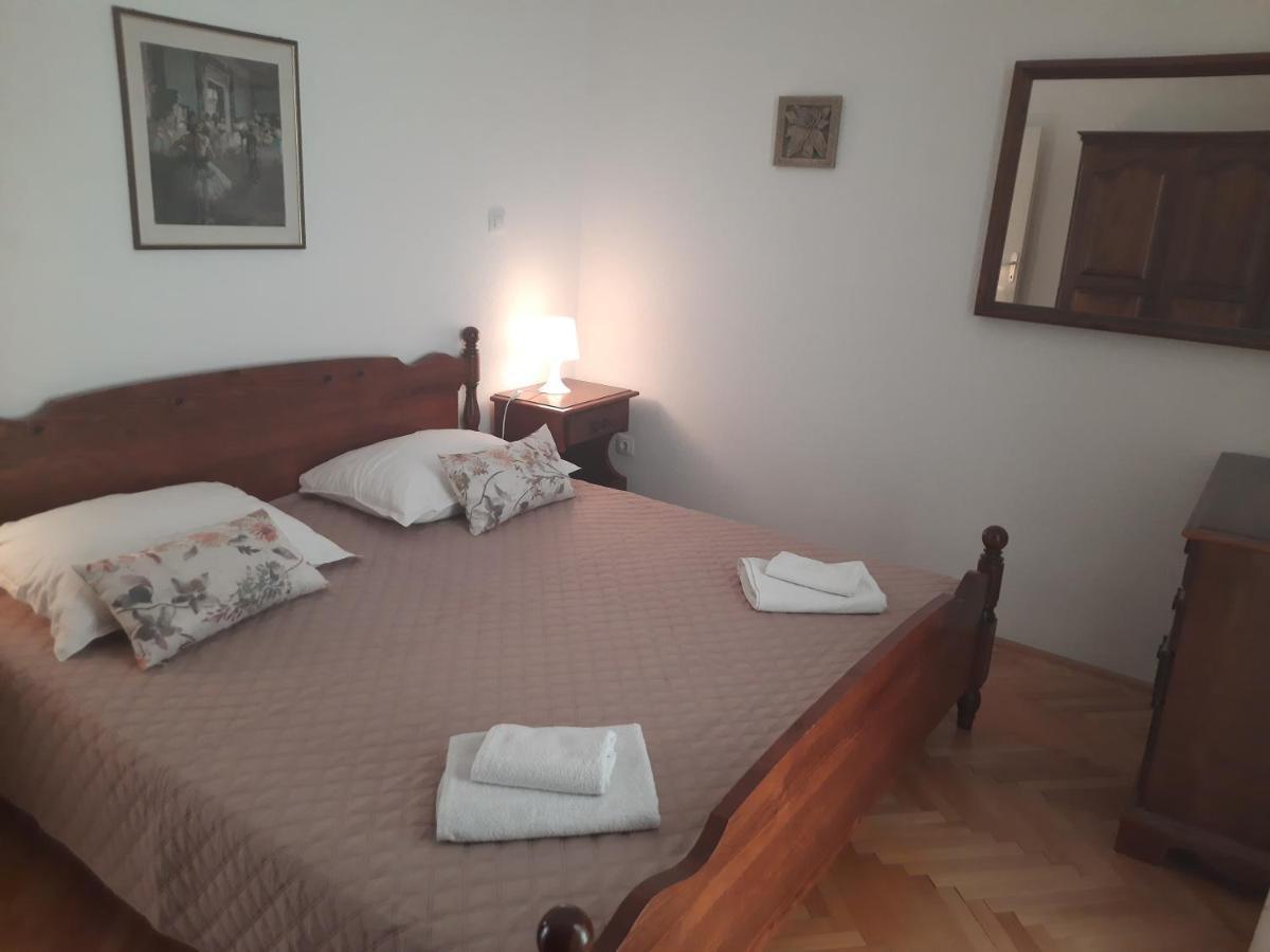 Apartment Beba Komiza