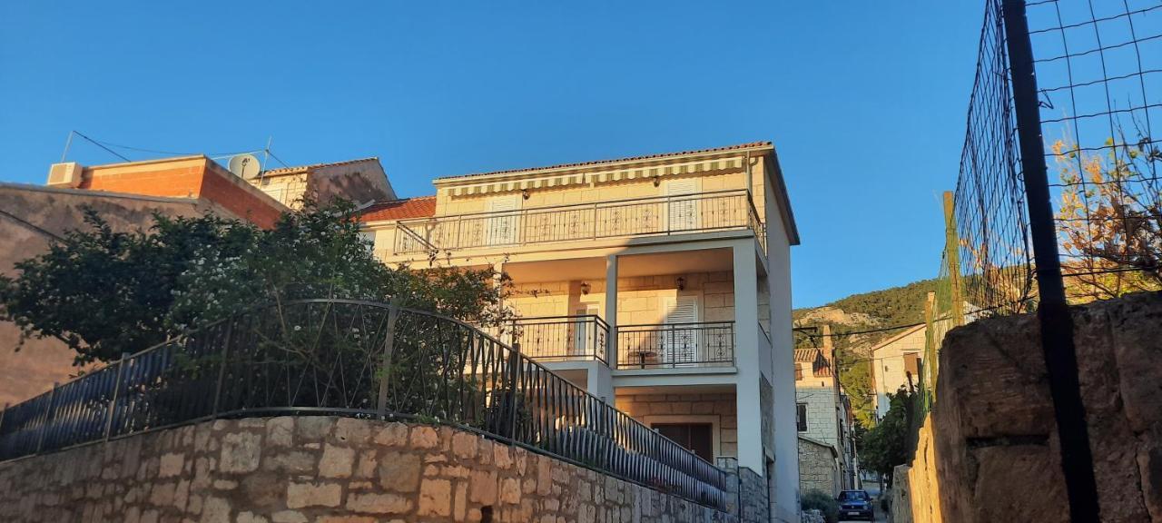 Apartment Beba Komiza