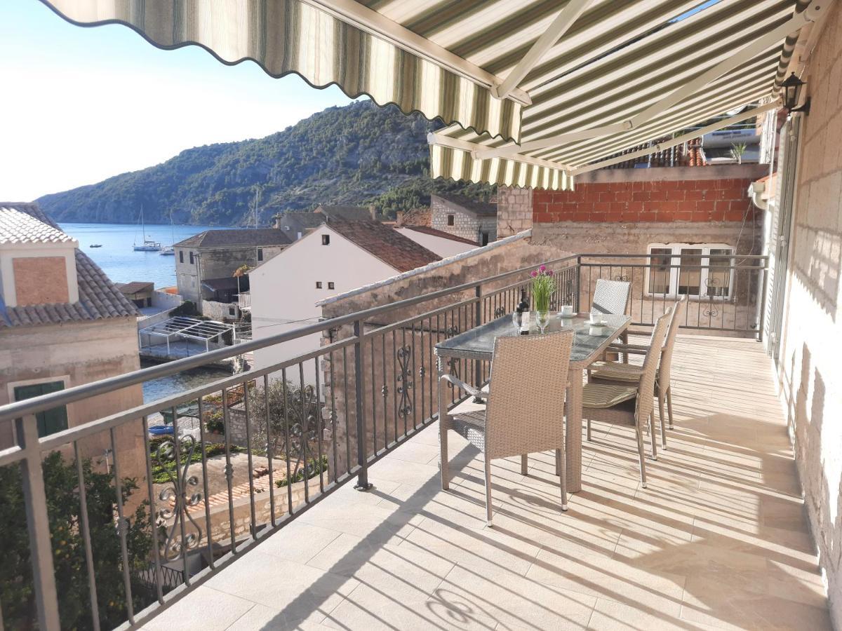 Apartment Beba Komiza